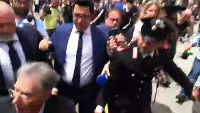 Funerali Berlusconi, l'arrivo di Umberto Bossi. Un uomo buono e giusto