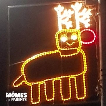 un village écossais transforme des dessins d'enfants en illuminations de Noël