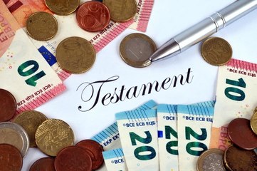 Le coût d’un testament dépend de sa forme et des conseils donnés