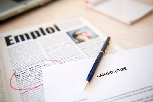 Des annonces d’emploi continuent à être publiées en ligne durant l’été
