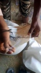 Tải video: Pebbles coming out of wheat distributed from ration shops