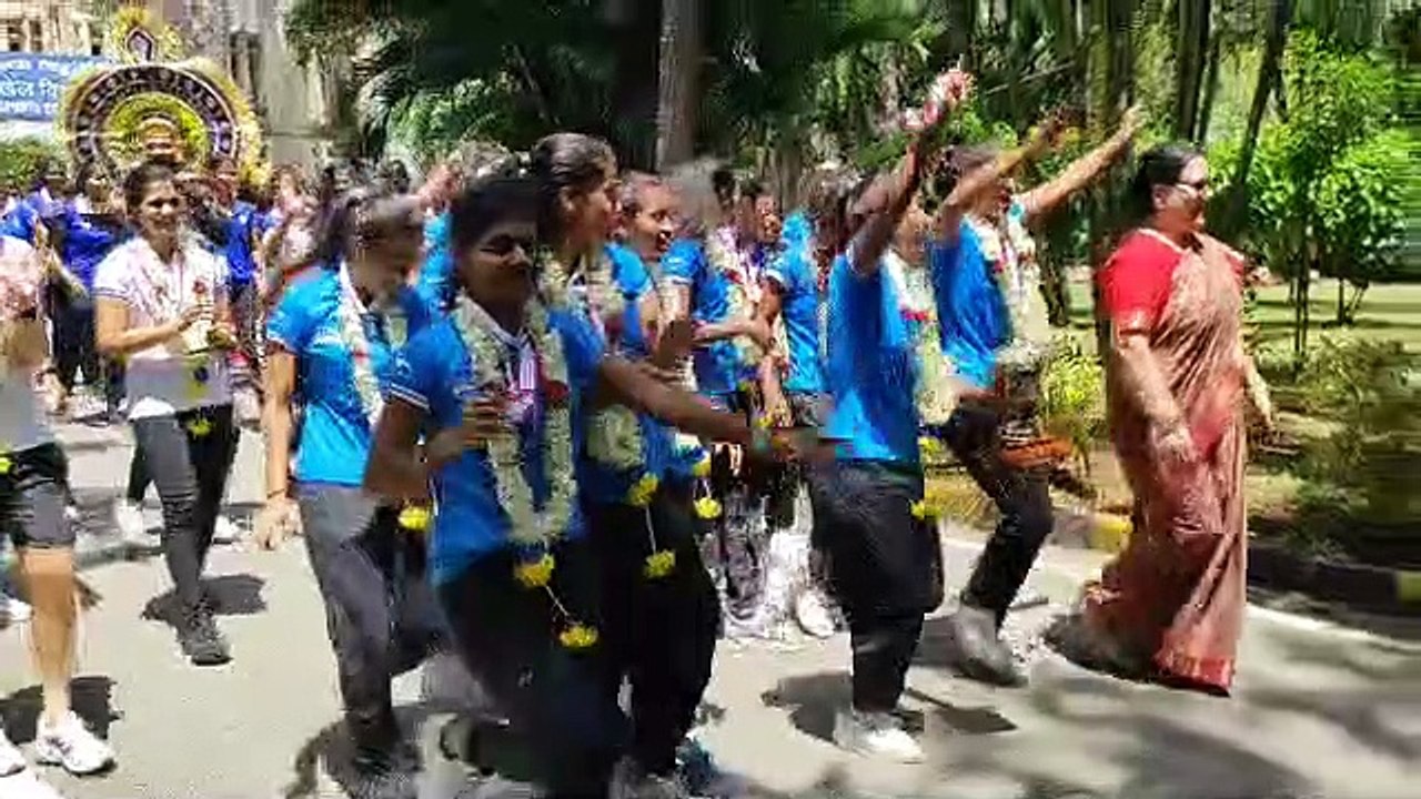 इतिहास रच लौटी जूनियर महिला हॉकी टीम का जोरदार...