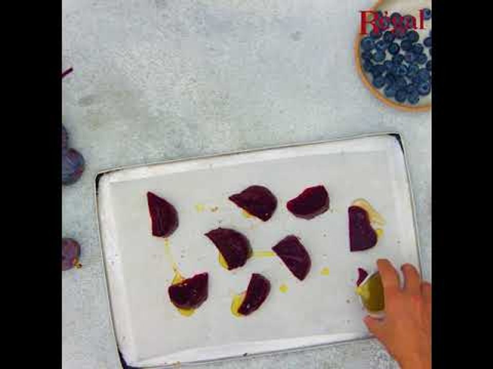 Salade de figues et betteraves rôties au miel, vinaigre de cassis et mûres