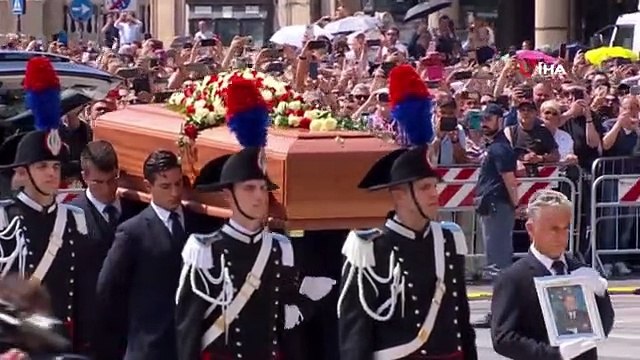 Eski İtalya Başbakanı Berlusconi son yolculuğuna uğurlanıyor