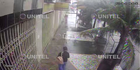 Video: Antisocial golpea y asfixia a una joven que se resistía a que le robe sus pertenencias