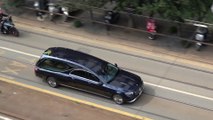 Berlusconi, il feretro in viaggio verso Arcore dopo i funerali