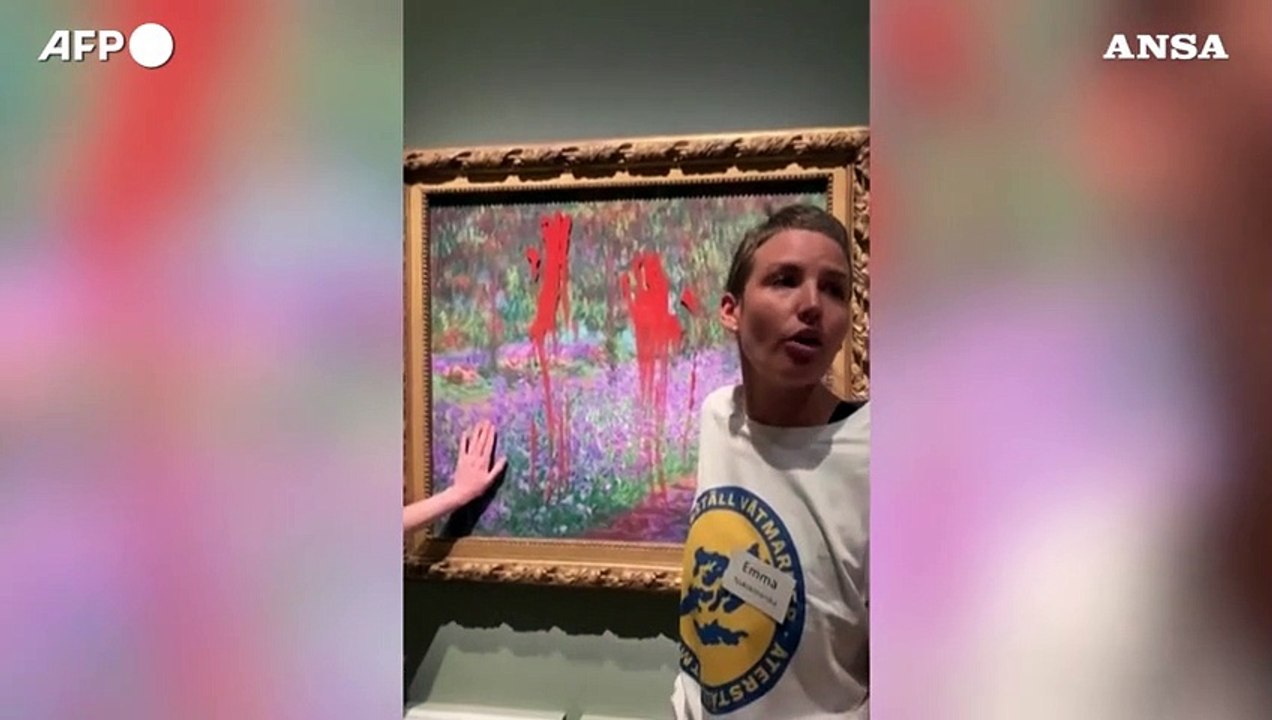 Svezia, attiviste imbrattano un Monet a Stoccolma