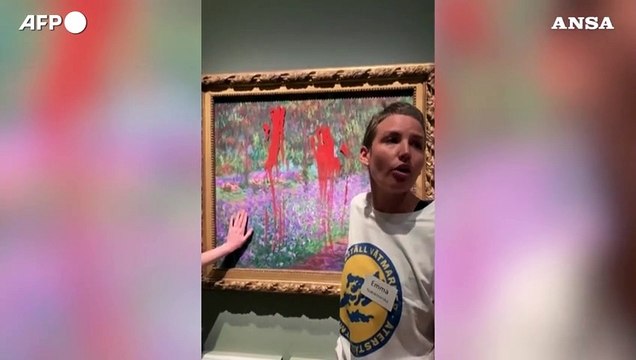 Svezia, attiviste imbrattano un Monet a Stoccolma