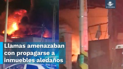 Arde fábrica de colchones en Ecatepec