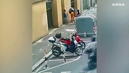 Bimba scomparsa a Firenze, ripresa da una telecamera di sicurezza prima di sparire