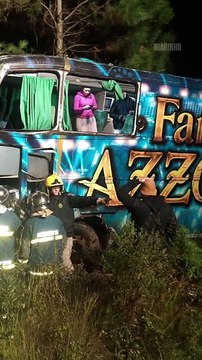 Acidente com ônibus de banda a caminho de festa catarinense mata duas pessoas