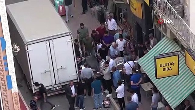 Kamyonun çaptığı seyyar satıcı yaralandı