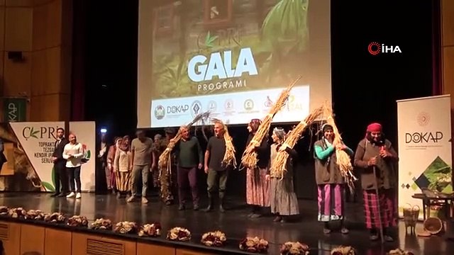 Rize bezinden yapılan kıyafetler defilede sergilendi
