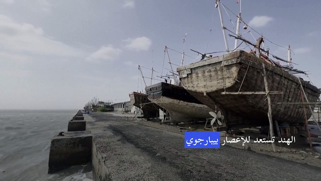 رياح عاتية وأمطار غزيرة تضرب السواحل الغربية لل...