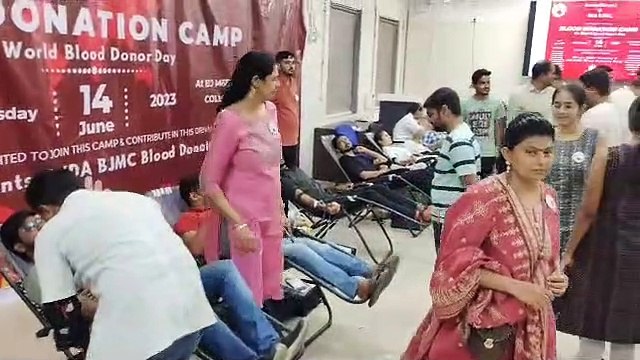 Video.... अहमदाबाद: सिविल अस्पताल में रक्तदान कर मनाया विश्व रक्तदाता दिवस