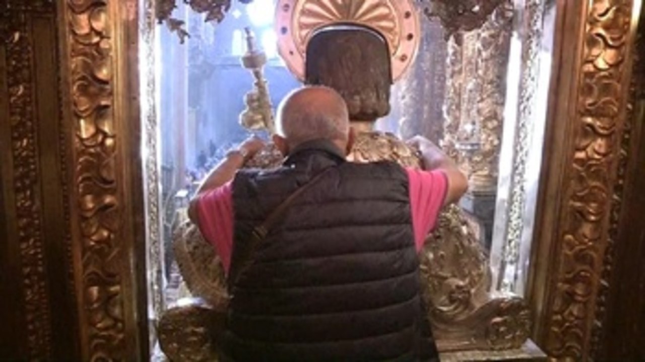 Ya se puede abrazar al Apóstol en la catedral de Santiago de Compostela