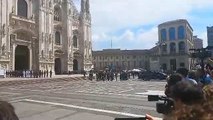 Silvio Berlusconi, l'arrivo del feretro in Duomo a Milano