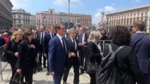 Ai funerali di Berlusconi migliaia in piazza fra vip e gente comune