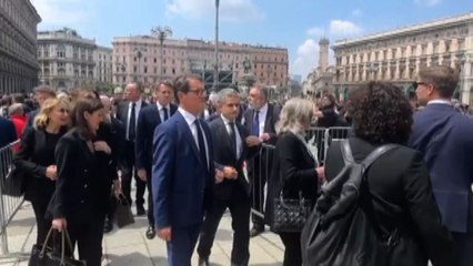 Ai funerali di Berlusconi migliaia in piazza fra vip e gente comune