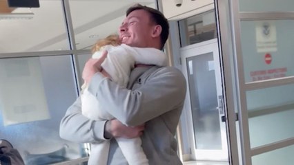 Toddler Hugs Military Dad For First Time In Eight Months After Deployment