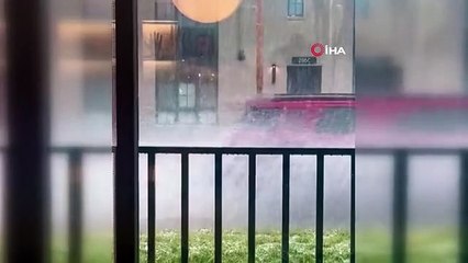 ABD'de dolu yağışı sokakları beyaza bürüdü