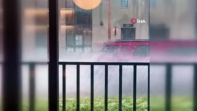 ABD'de dolu yağışı sokakları beyaza bürüdü