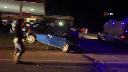 Edirne'de Otomobil Kazası: 3 Kişi Yaralandı