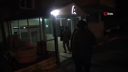 Maltepe'de bombalı pankart asan teröristler yakalandı