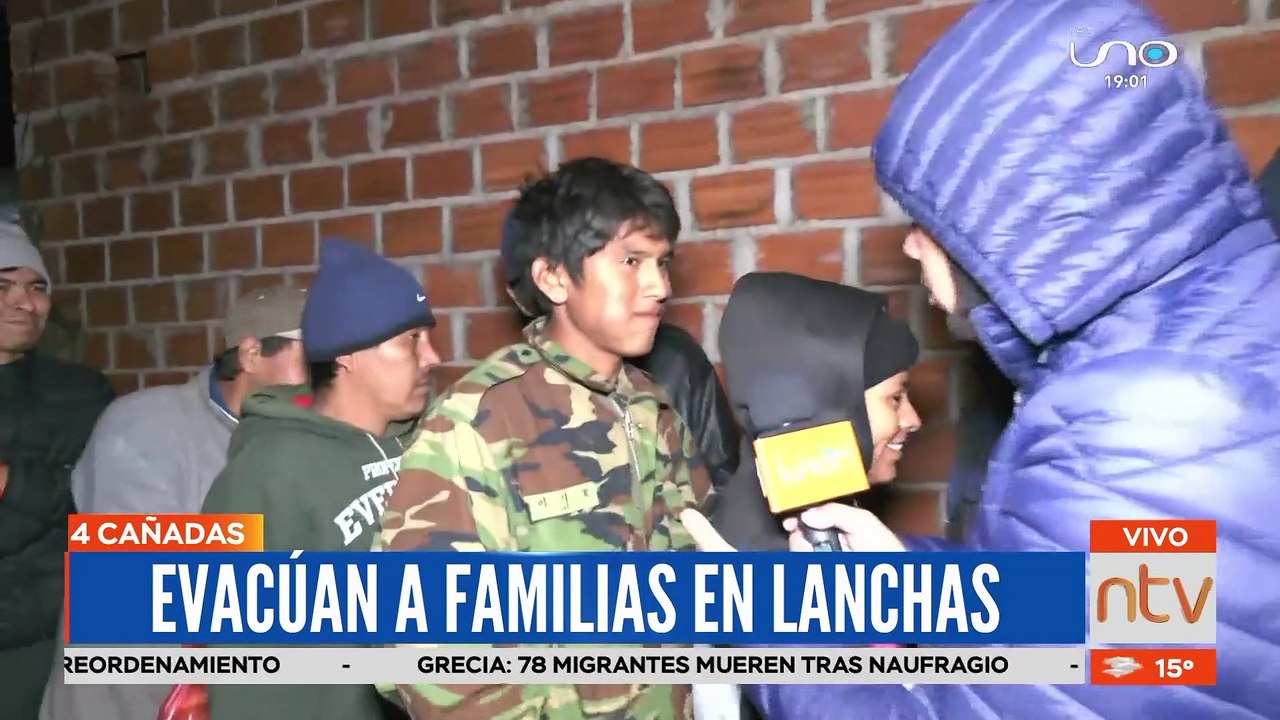 Evacúan en lanchas a familias afectadas por inundaciones en Cuatro Cañadas