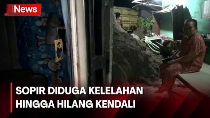 Dump Truk  Terguling,  Rumah dan Warung Tertimbun Pasir di Ciputat