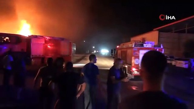 Fabrikada büyük yangın! Alevler geceyi gündüze çevirdi