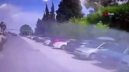 Pikabın motosikletiyle çarptığı anlar kameraya yansıdı