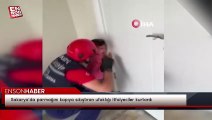Sakarya’da parmağını kapıya sıkıştıran ufaklığı itfaiyeciler kurtardı
