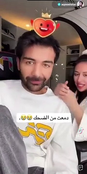 فرح الهادي تدخل في نوبة ضحك هستيرية بسبب أغنية من طفولة عقيل الرئيسي