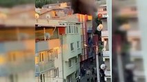 Bursa'da 2 Katlı Evin Çatı Katı Alev Alev Yandı, Kundaklama İddiası Mahalleyi Birbirine Kattı