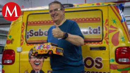 Marcelo Ebrard bautiza a su camioneta de campaña "La Progre"