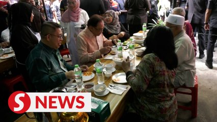 PM joins DBKL staff, traders for breakfast at KL hawker centre