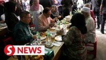 PM joins DBKL staff, traders for breakfast at KL hawker centre