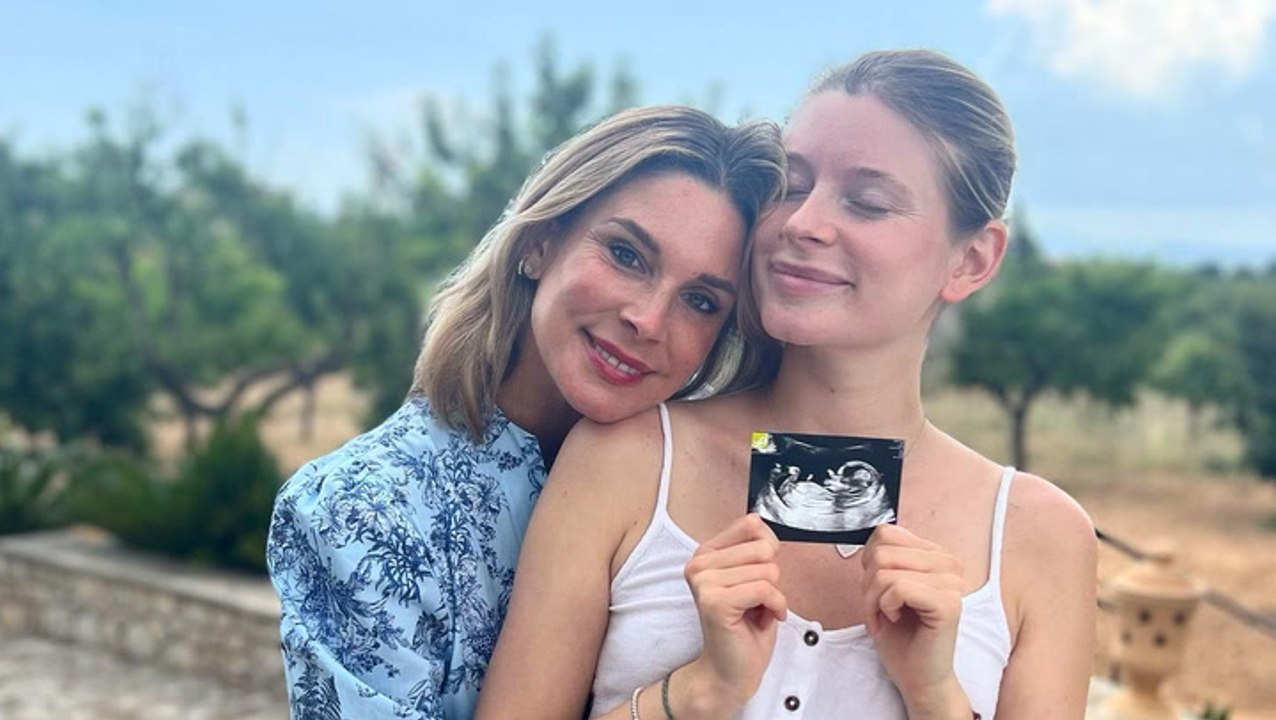 Claudelle Deckerts Tochter ist schwanger – mit 49 im Oma-Glück