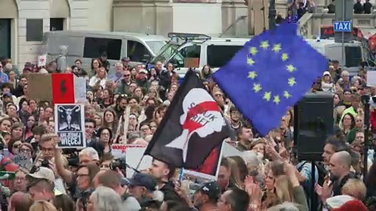Tausende polen protestieren gegen abtreibungsgesetz