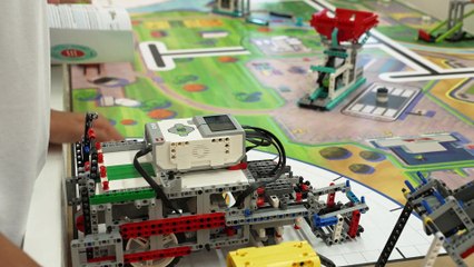 Para los estudiantes que no pueden asistir a clase SEK abre su primer colegio online