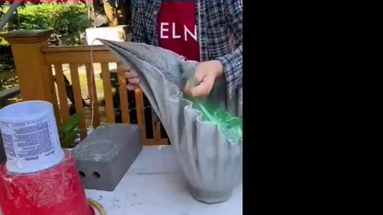 Beautiful and easy  - The idea of ​​​​swan shaped plant pots from old fabric an