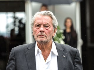 Alain Delon met en vente sa collection d’œuvres d’art