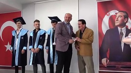 Emekli komiser 72 yaşında lise mezunu oldu