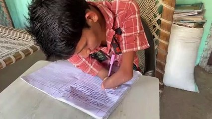 VIDEO: वाह जसवंत....दोनों हाथ व एक पैर से दिव्यांग, दसवीं में ऊंची उड़ान