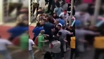 İstanbul'da iki kadın esnafın yer kavgası kamerada