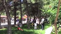 Güneşli Havada Vatandaşlar Parklara Akın Etti