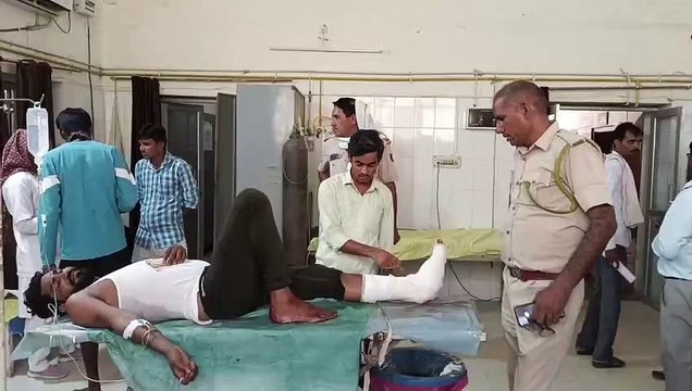 बस का पिछला टायर फटा, दम्पती घायल