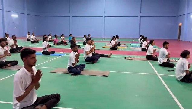 Video Story - योग के अभ्यास के साथ उसका महत्व भी समझ रहे खेल एवं शारीरिक शिक्षा विभाग के विद्यार्थी