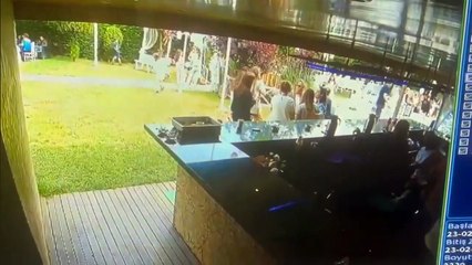 Le bal s'est mal terminé ! Le parent qui a dit "Personne ne peut plaisanter avec ma fille" a battu 2 enfants